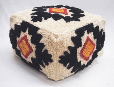 El dokuması, yüksek çözünürlüklü ve örgülü Pouf koltuğu.
