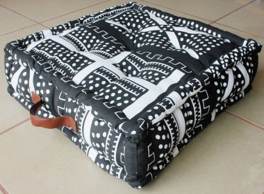 El dokuması, yüksek çözünürlüklü ve örgülü Pouf koltuğu.