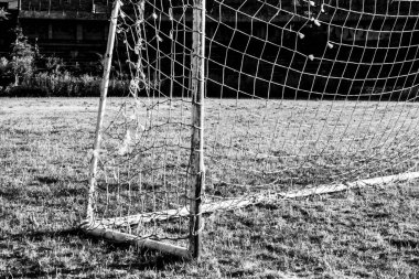 Eski futbol stadyumu harabeye döndü.