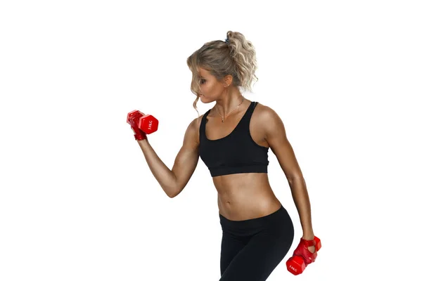 Sportliche Junge Schöne Frau Macht Körperliche Übungen Mit Roten Hanteln — Stockfoto
