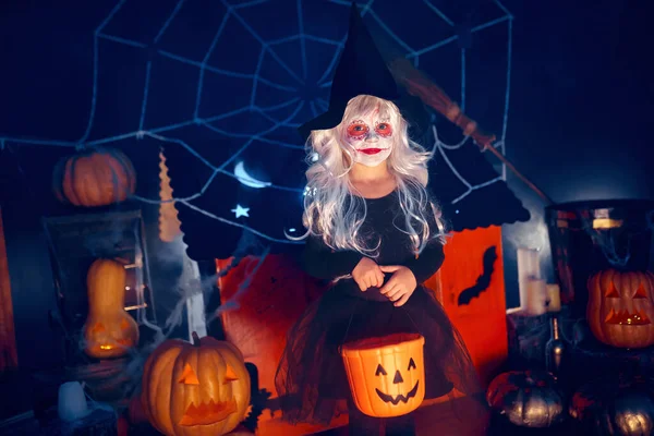 Little Girl Witch Carnival Costume Holding Bucket Shape Pumpkin Candies — Stok fotoğraf