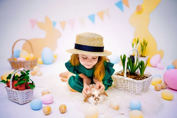 Happy Little Girl Straw Hat Fluffy Rabbit Easter Colorful Decor — Stock Photo, Image