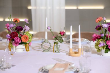 Düğünde güzel bir masa.