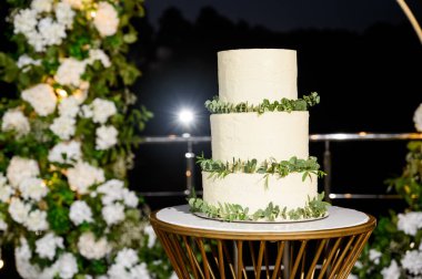 Çiçekli düğün pastası