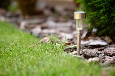 Metal sulama kutusu ve bahçe