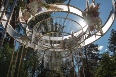 Düğün kemer ormanda