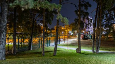 Akşamları güzel park.