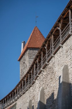 Tallinn 'deki şehir duvarı ve savunma kulesinin bir parçası.