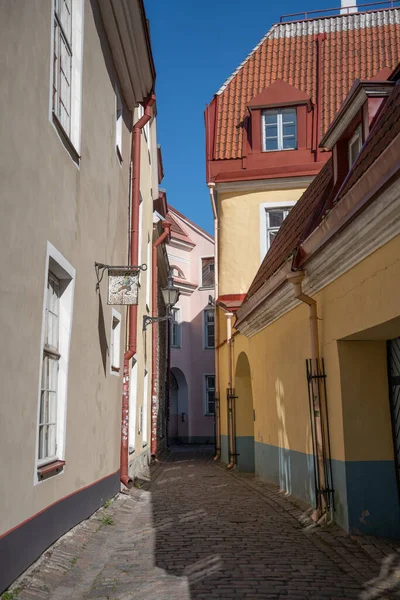 Узкая Улочка Старом Городе Таллинна — стоковое фото
