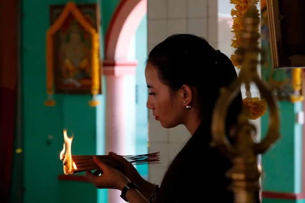Temple Sri Thenday Yutthapani Puja Femme Hindoue Priant Avec Des — Photo
