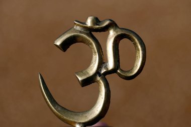 Hinduizm ve Budizm 'in Om veya Aum sembolü. 