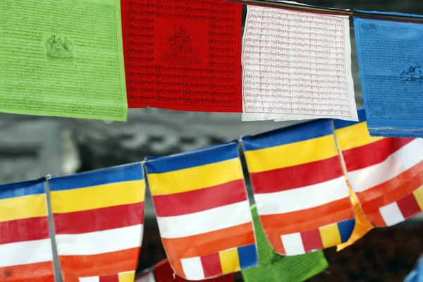 Banderas Budistas Banderas Budistas Tibetanas Oración Hanoi Vietnam —  Fotos de Stock