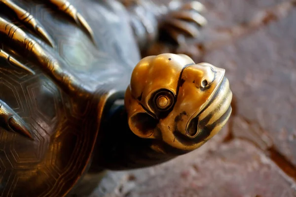 Litteraturaltaret Från Konfucius Bronze Phoenix Och Sköldpadda Närbild Hanoi Vietnam — Stockfoto