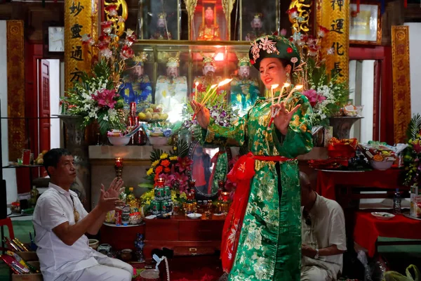Templo Taoísta Mau Son Mujer Ceremonia Taoísta Ritual Ofrendas Sapa — Foto de Stock