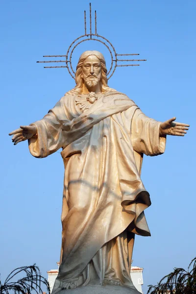 Megváltó Templom Vagy Notre Dame Katedrális Jézus Megszentelt Szíve Staue — Stock Fotó