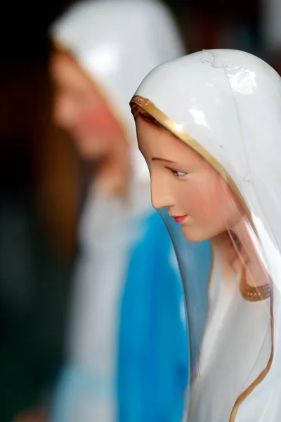 天主教纪念品店圣母玛利亚雕像出售 Nha Trang — 图库照片