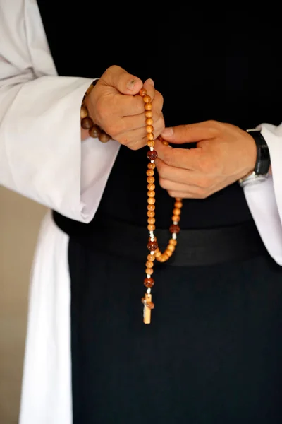 Abadia Cister Nossa Senhora Meu Monge Rezando Rosário Fechar Mãos — Fotografia de Stock