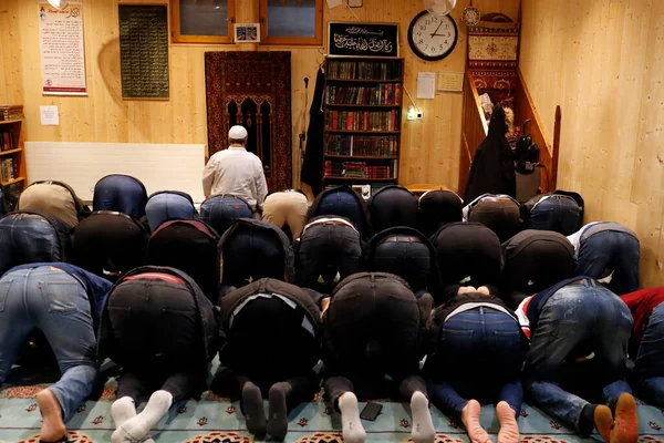 Центр Генетики Center Geneva Мусульманское Братство Мусульманин Молится Вместе Мечети — стоковое фото