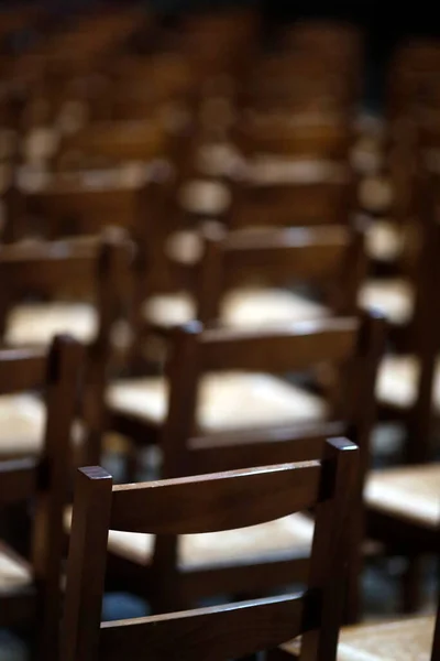 Komorní Katedrála Prázdný Kostel Dřevěnými Židlemi Francie — Stock fotografie