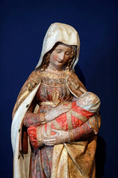 stock image Rolin art museum. Virgin and child by Claus de Werve.  Statue. 15 th century.  Autun. France. 