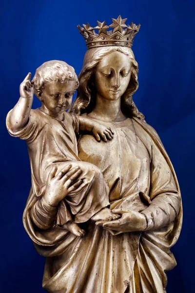 호오르드에 동정녀 마리아와아이 여신상이요 프랑스 — 스톡 사진