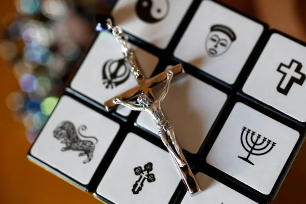 Crucifix Rubik Cube Religious Symbols Interreligious Interfaith Dialog Concept — Stock Photo, Image