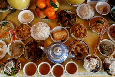 Tu An Budist tapınağı. Ata sunağı. Vejetaryen adaklar. Fransa. 