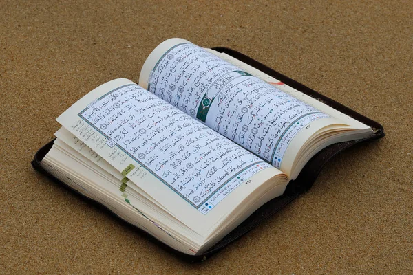 Open Quran Sand France — Stock Photo, Image