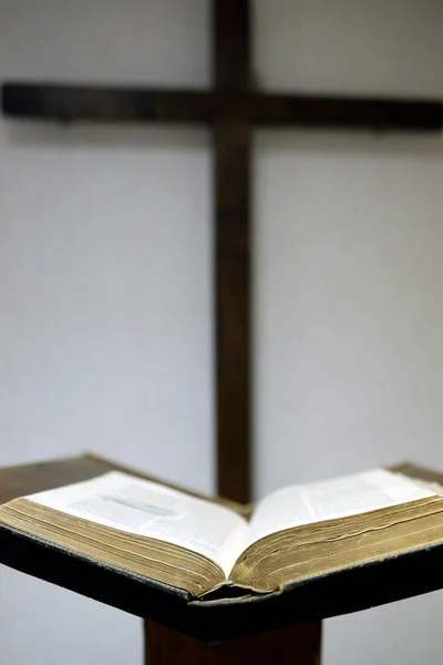 Протестантська Євангелічна Церква Перехресний Біблійний Ключі Франція — стокове фото