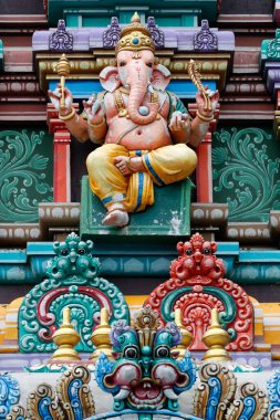 Hindu tapınağı ve Batu Mağaraları türbesi. Ganesha ya da Ganapati: Hindu tanrısına giden fil. Kuala Lumpur. Malezya. 
