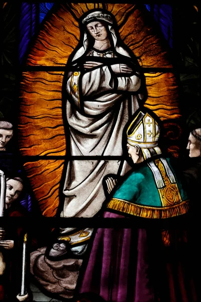 アンシラーベ大聖堂 ステンドグラスの窓 サレットの聖母の戴冠式 マダガスカル — ストック写真
