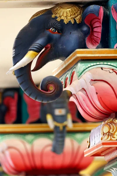 Ινδουιστικός Ναός Και Ιερό Των Σπηλαίων Μπατού Ιερός Ελέφαντας Κουάλα — Φωτογραφία Αρχείου