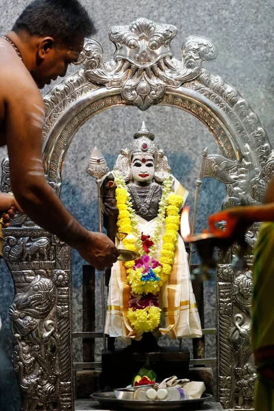 Sri Mahamariammans Hinduiska Tempel Murugan Hindu Krigsgud Hindu Präst Utför — Stockfoto