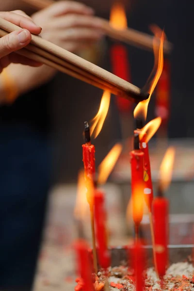 Guan Chinese Taoïstische Tempel Chinese Man Die Wierook Verbrandt Bidt — Stockfoto