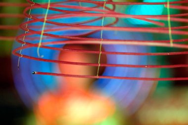 Huynh Dao Budist tapınağı. Tavandan sarkan kırmızı tütsü bobinleri. Chau Doc. Vietnam. 