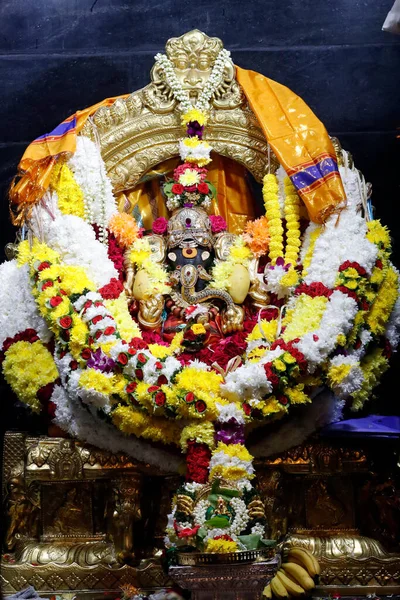 가네쉬 가네샤 Ganesha Ganapati 힌두교의 신으로향하는 코끼리 쿠알라룸푸르 이시아 — 스톡 사진