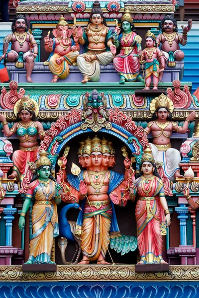 Ινδουιστικός Ναός Και Ιερό Των Σπηλαίων Μπατού Πολύχρωμα Αγάλματα Διαφόρων — Φωτογραφία Αρχείου