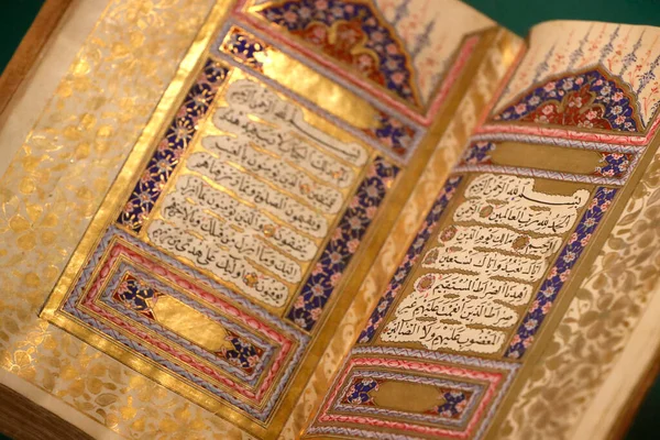 Ισλαμικό Μουσείο Τεχνών Κοράνι Αντιγραφή Μουσταφά Χιλμί Εφέντι Οθωμανική Τουρκία — Φωτογραφία Αρχείου
