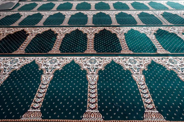 Мечеть Масджид Рохма Молитва Зеленим Килимом Чау Док Єтнам — стокове фото