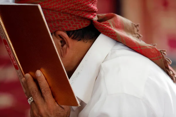 Masjid Rohmah Mosque Muslim Man Reading Arabic Holy Quran Koran — Stock Photo, Image