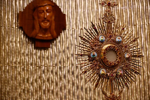 Katolik Kilisesi Kutsanmış Ayin Bir Monarşide Ayin Hayranlığı — Stok fotoğraf