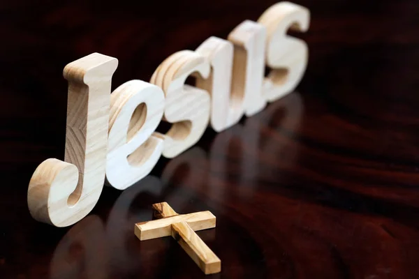 Letras Madeira Formando Palavra Jesus Cruz Símbolo Cristão — Fotografia de Stock