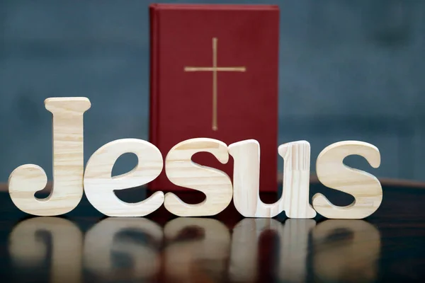 Letras Madeira Formando Palavra Jesus Bíblia Símbolo Cristão — Fotografia de Stock