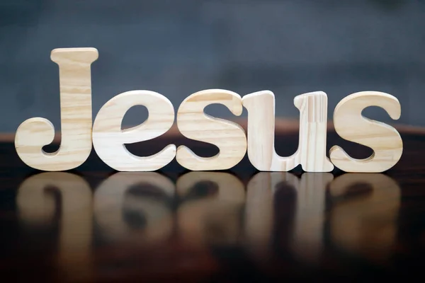 Ξύλινα Γράμματα Σχηματίζουν Λέξη Ιησουσ Χριστιανικό Σύμβολο — Φωτογραφία Αρχείου