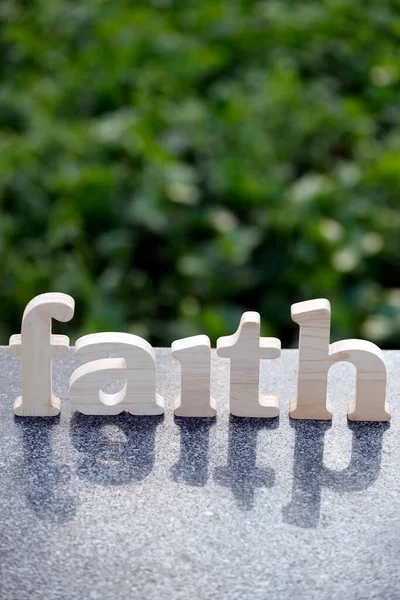 Holzbuchstaben Formen Das Wort Glauben Christliches Symbol — Stockfoto