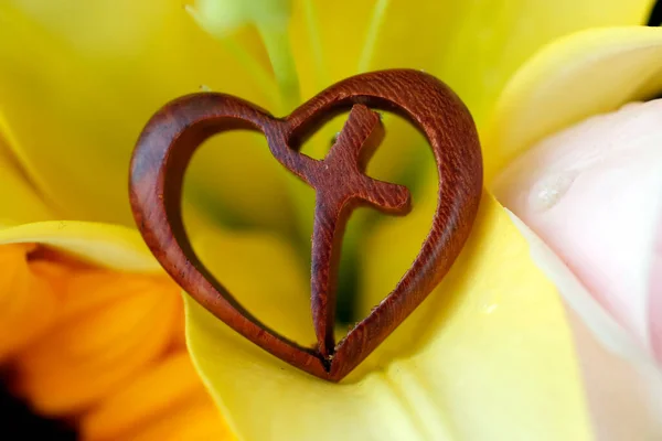 Christian Symbol Placed Flower Cross Heart — Stock Photo, Image