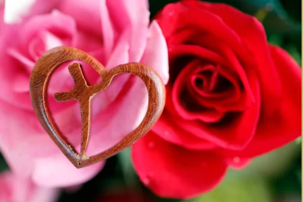 Chrześcijański Symbol Umieszczony Kwiatku Krzyż Sercu — Zdjęcie stockowe