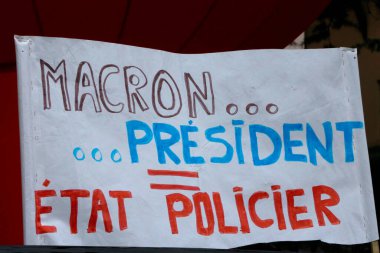 Emeklilik reformuna ve Fransız Başmüfettiş Emmanuel Macron 'a karşı sokak gösterisi. Aziz Gervais les Bains. Fransa. 