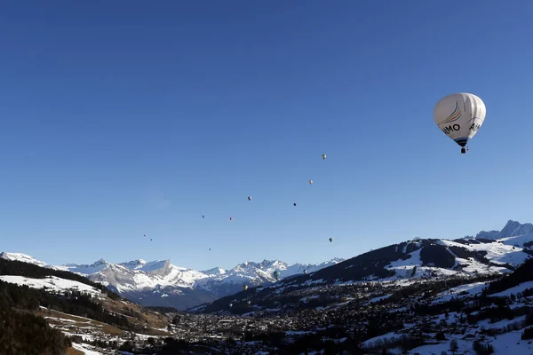 フランスアルプスの熱気球 フランス — ストック写真