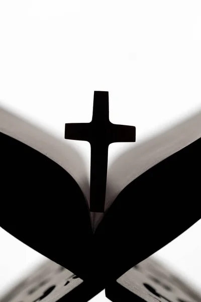 Cruz Madera Una Biblia Abierta Francia — Foto de Stock